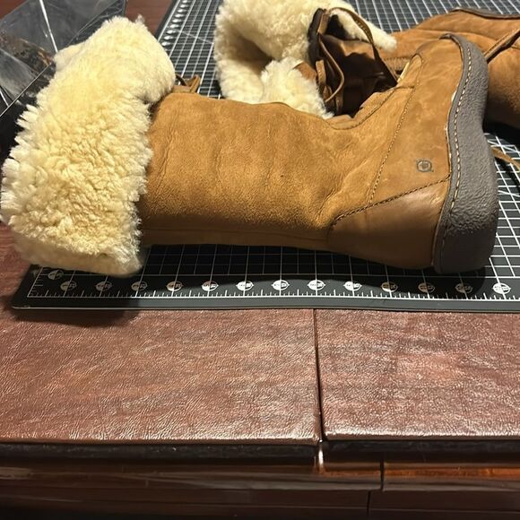 NWT Born Sheep Skin Lace up Boots 10 - Picture 8 of 8